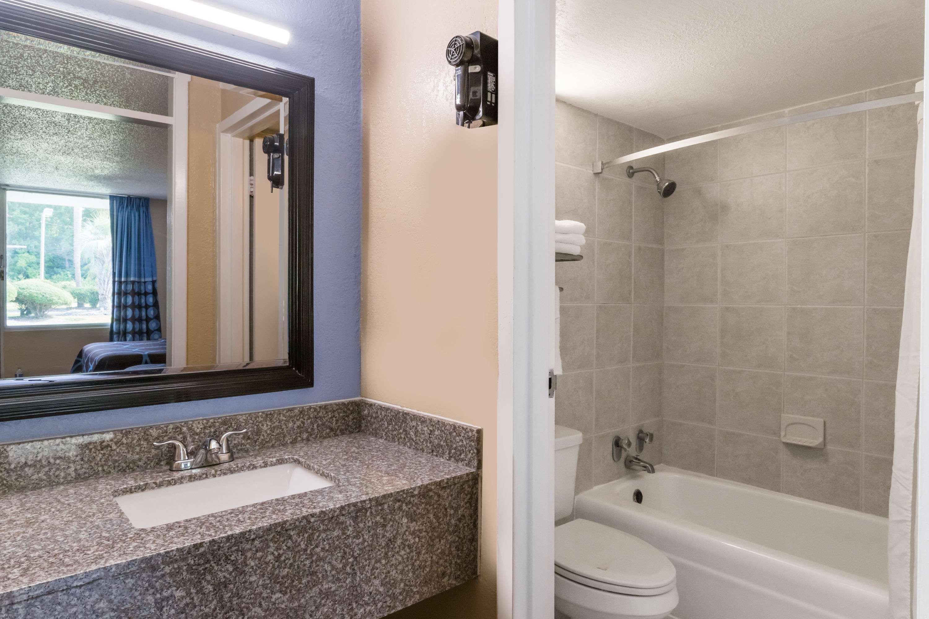 Super 8 By Wyndham Hardeeville - Savannah North Экстерьер фото